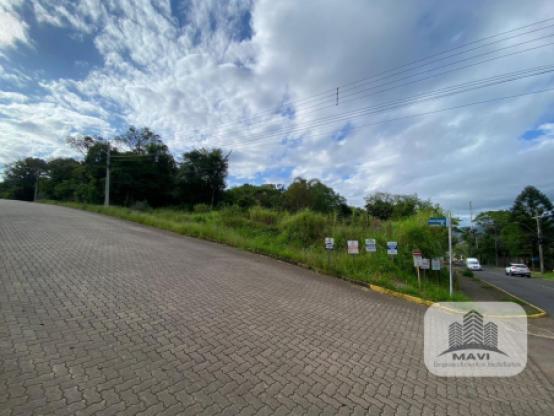 Terreno de esquina na Av. Castro Alves