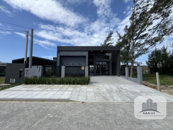 Casa a venda em Xangri-lá, 80m do mar