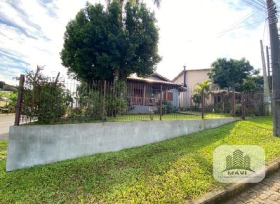 Casa de Esquina no Bairro Jardim Bühler, 435m²