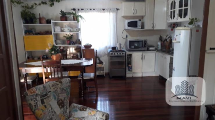 Casa de esquina com Chalé / Jardim Bühler