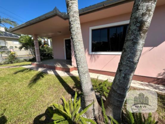 Casa de esquina a venda em Ivoti, 417m²