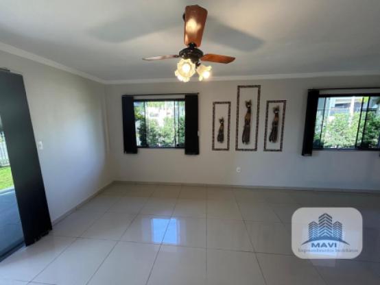 Casa de esquina a venda em Ivoti, 417m²