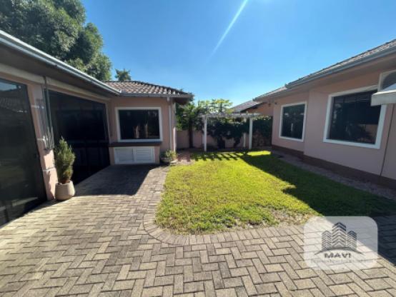 Casa de esquina a venda em Ivoti, 417m²