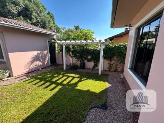 Casa de esquina a venda em Ivoti, 417m²